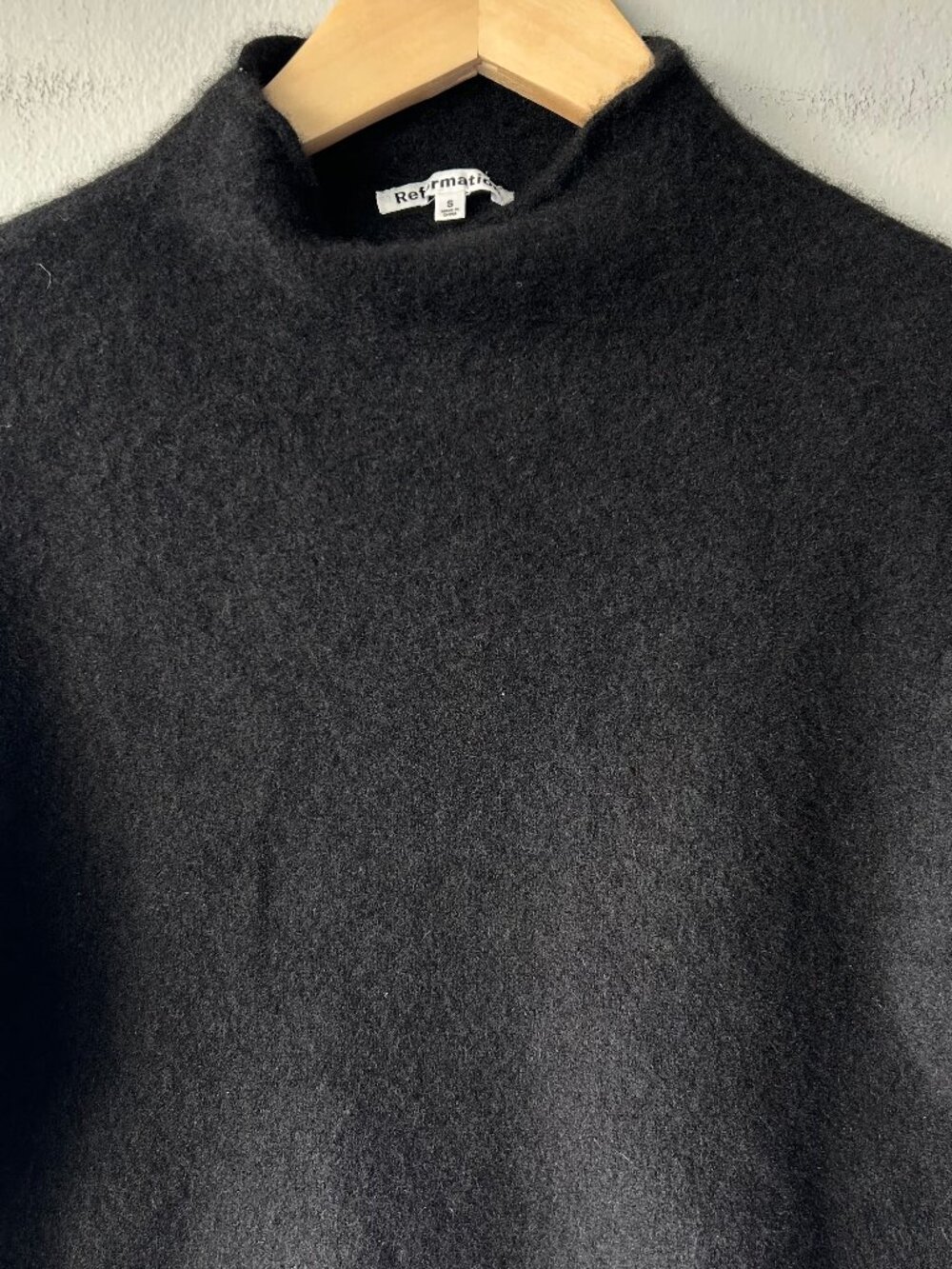 Reformation Black Cashmere Cropped Mock Neck Sweater Top Small Women's - Picture 4 of 10